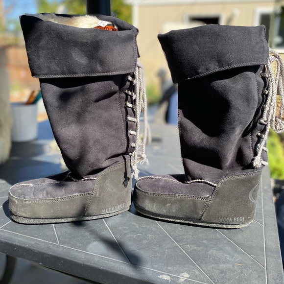 Vintage Black Suede Moon Boots - Picture 2 of 8